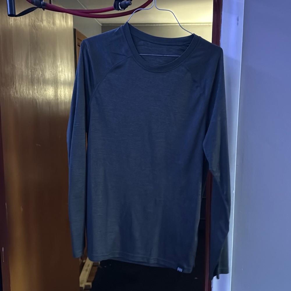 GRAY LONG SLEEVE ATHLETIC TSHIRT - SIZE MEDIUM